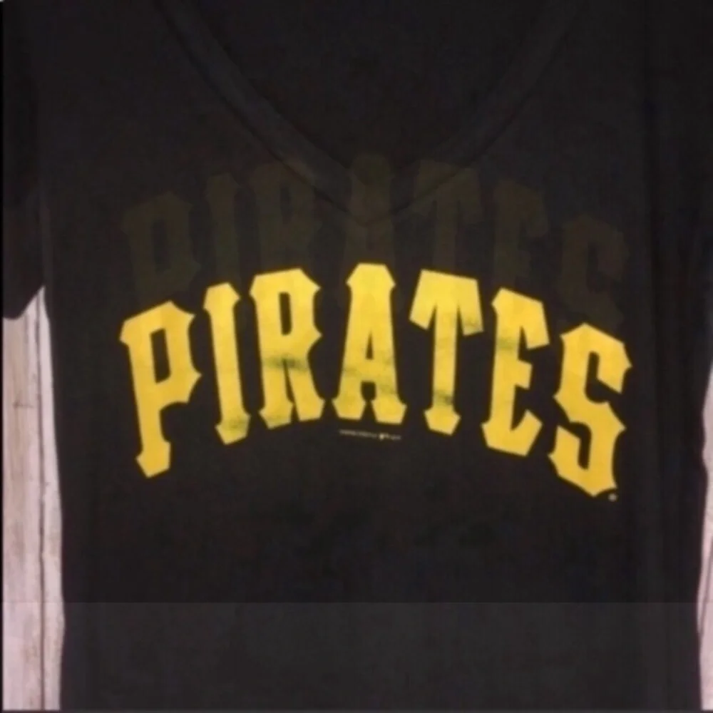 Pittsburgh Pirates V Neck Tee Womens L Black Gold MLB Baseball Shirt - Picture 2 of 4
